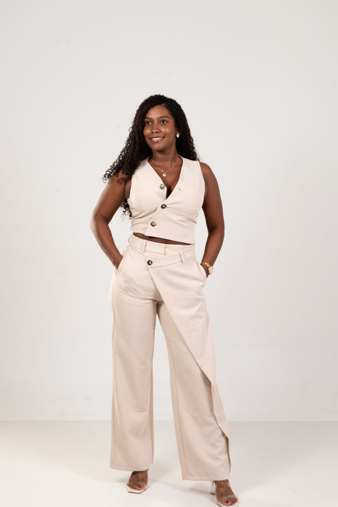 Conjunto sastre beige nude – chaleco + pantalón elegante