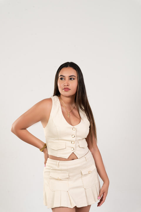 Conjunto cargo marfil – chaleco + mini falda