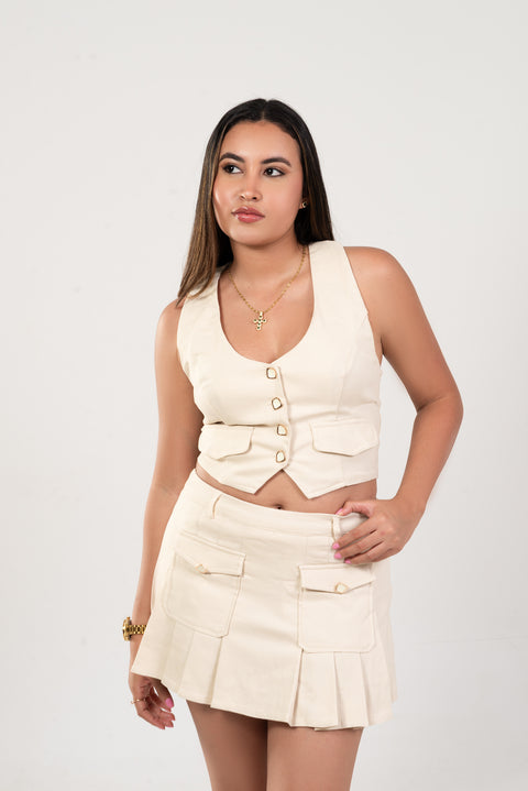 Conjunto cargo marfil – chaleco + mini falda