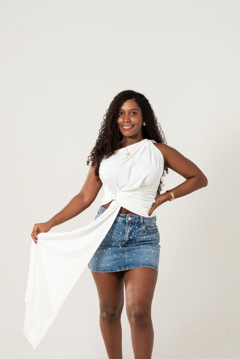 Blusa drapeada con moño blanco
