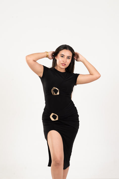 Vestido midi elegante negro con detalle dorado