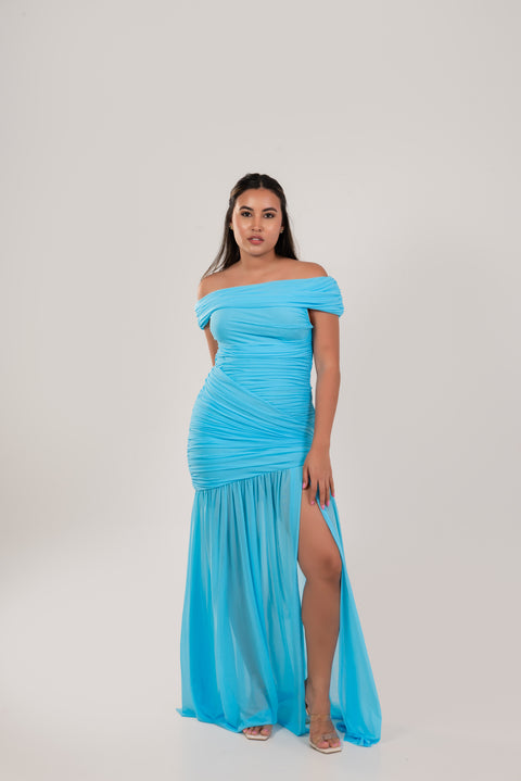 Vestido maxi celeste con abertura lateral
