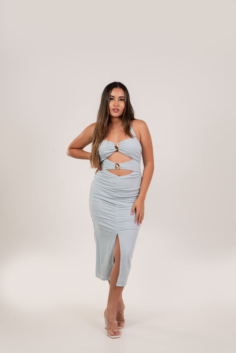 Vestido midi elegante con abertura y detalle metálico